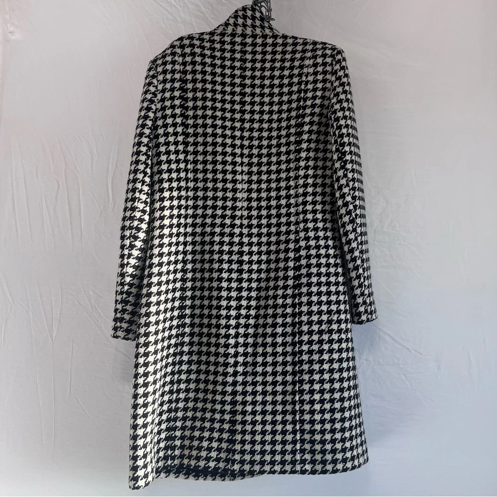 Stylish Black and White Houndstooth Women's Coat - Picture 3 of 8
